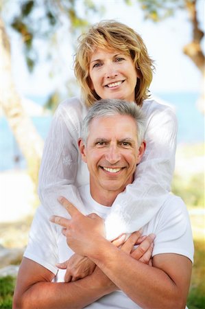 Close-up portrait of a mature couple smiling and embracing. Photographie de stock - Aubaine LD & Abonnement, Code: 400-04193335