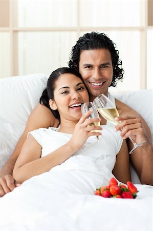 simsearch:400-04150404,k - Happy couple drinking Champagne with strawberries on the bed Stock Photo - Budget Royalty-Free & Subscription, Code: 400-04193397