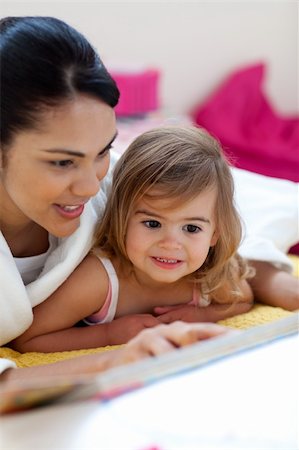 simsearch:400-05751566,k - Caring mother reading a book with her girl in the bedroom Stock Photo - Budget Royalty-Free & Subscription, Code: 400-04193422