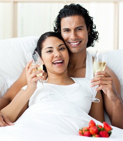 simsearch:400-04150404,k - Happy young lovers drinking Champagne with strawberries on the bed Stock Photo - Budget Royalty-Free & Subscription, Code: 400-04193455