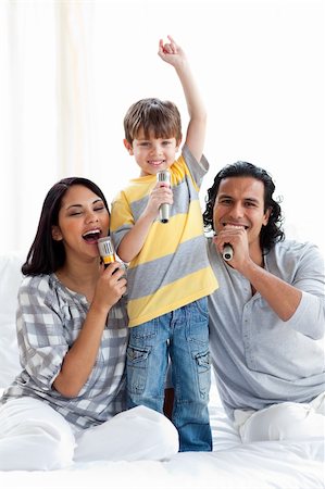 simsearch:400-04193152,k - Caring parents playing with their children on sofa at home Stockbilder - Microstock & Abonnement, Bildnummer: 400-04193500