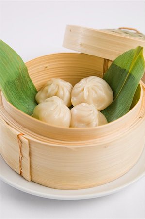 simsearch:400-04025064,k - Dumplings in bamboo steamer Stock Photo - Budget Royalty-Free & Subscription, Code: 400-04204715