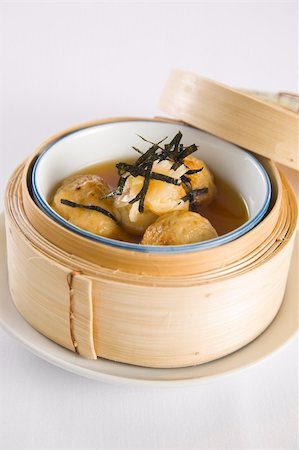 simsearch:400-04025064,k - Dumplings in bamboo steamer Stock Photo - Budget Royalty-Free & Subscription, Code: 400-04204713