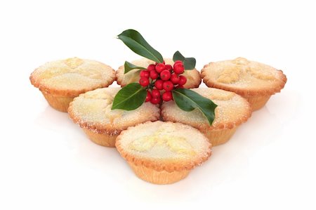 Mince pie group in a triangle formation with holly berry leaf sprig, isolated over white background. Stock Photo - Budget Royalty-Free & Subscription, Code: 400-04205110