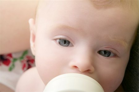 simsearch:400-05258814,k - Baby blond little girl feeding drinking milk in a bottle Stock Photo - Budget Royalty-Free & Subscription, Code: 400-04205396