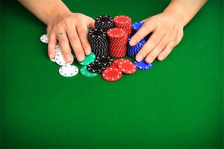 simsearch:400-06389082,k - Player pushing chips into the pot going "all in". Copy space for your design Stockbilder - Microstock & Abonnement, Bildnummer: 400-04205607