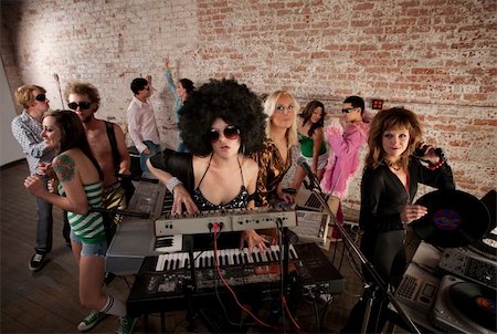 Pretty Female DJs Rocking a Disco Music Party Photographie de stock - Aubaine LD & Abonnement, Code: 400-04205688