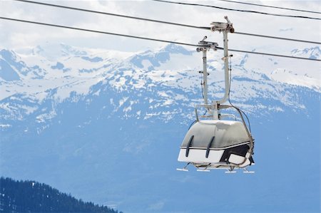 simsearch:400-04303416,k - Chair lift for the ski runs at Whistler Peak in British Columbia, Canada Stock Photo - Budget Royalty-Free & Subscription, Code: 400-04206560