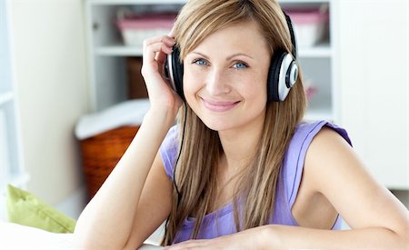 simsearch:400-05717354,k - Kind woman listening to music at home Stock Photo - Budget Royalty-Free & Subscription, Code: 400-04207145