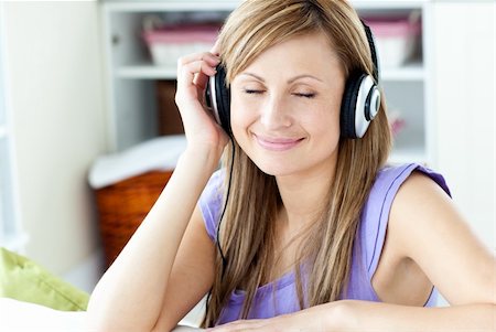 simsearch:400-05717354,k - Relaxed woman listening to music at home Stock Photo - Budget Royalty-Free & Subscription, Code: 400-04207146