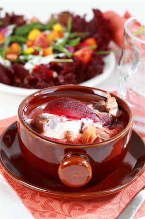 simsearch:400-04165864,k - Red cabbage soup with beetroot (borscht) - Russian national dish with vegetable salad in background Stockbilder - Microstock & Abonnement, Bildnummer: 400-04207159