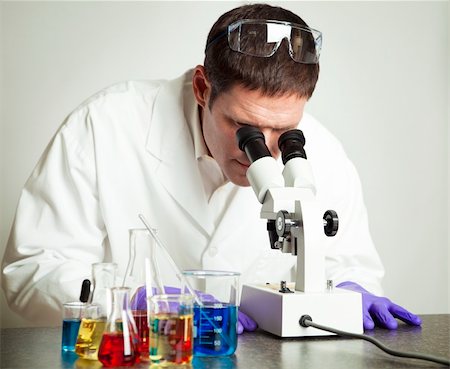 simsearch:6116-07084997,k - Scientist working with chemicals and a microscope in his laboratory. Photographie de stock - Aubaine LD & Abonnement, Code: 400-04208598