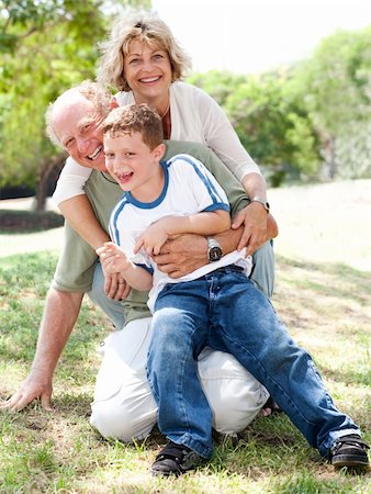 simsearch:400-04216383,k - Grandparents playing with grandson in the park as they enjoy the sunny day Foto de stock - Royalty-Free Super Valor e Assinatura, Número: 400-04209174