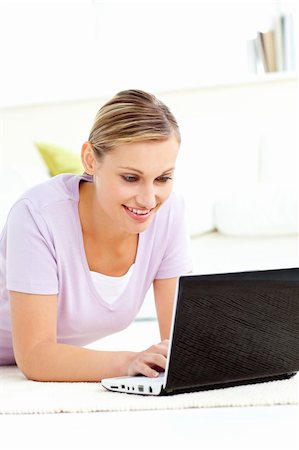 simsearch:400-04709946,k - Radiant young woman using her laptop lying on the floor in the living-room Stockbilder - Microstock & Abonnement, Bildnummer: 400-04209332