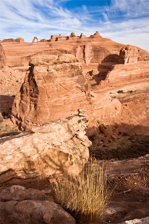 delicate arch - Delicate Arch seen from far away - Arches National Park Foto de stock - Royalty-Free Super Valor e Assinatura, Número: 400-04209788