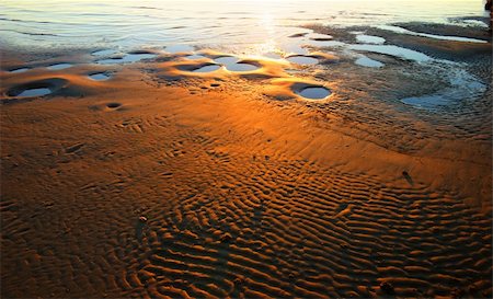 simsearch:400-05255037,k - Golden light from sunrise reflected on on rippled beach. Stockbilder - Microstock & Abonnement, Bildnummer: 400-04200163