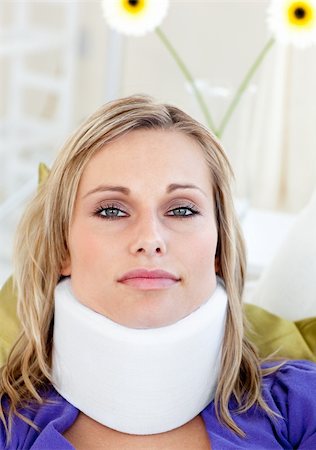 simsearch:400-04201129,k - Portrait of a woman with a neck brace lying on a sofa Stock Photo - Budget Royalty-Free & Subscription, Code: 400-04201131