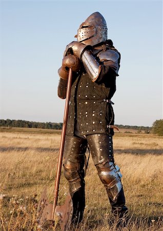 Medieval knight in the field with an axe Photographie de stock - Aubaine LD & Abonnement, Code: 400-04201859