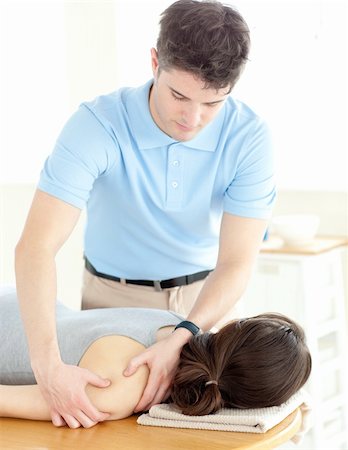 Handsome physical therapist giving a back massage in a health center Stockbilder - Microstock & Abonnement, Bildnummer: 400-04201887