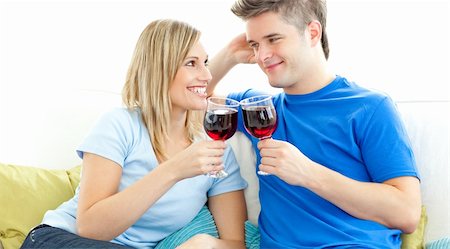 simsearch:400-04202085,k - Charming couple drinking wine together in the living-room Foto de stock - Royalty-Free Super Valor e Assinatura, Número: 400-04202113