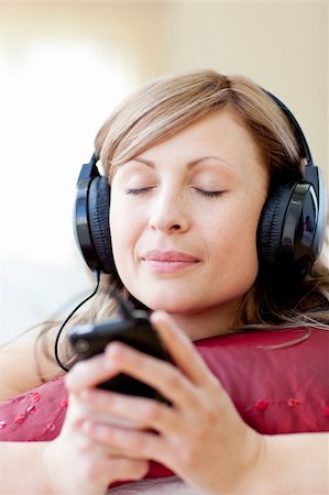 simsearch:400-04207132,k - Radiant woman is listening the music in the living-room at home Foto de stock - Super Valor sin royalties y Suscripción, Código: 400-04202705