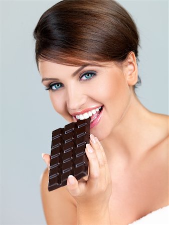 Portrait of beautiful woman, she holding chocolate bar Photographie de stock - Aubaine LD & Abonnement, Code: 400-04214114