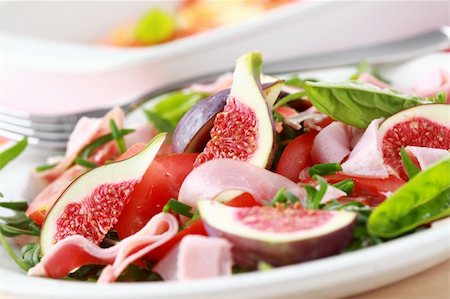 simsearch:400-04165864,k - Vegetable salad with  fresh figs Stockbilder - Microstock & Abonnement, Bildnummer: 400-04215160