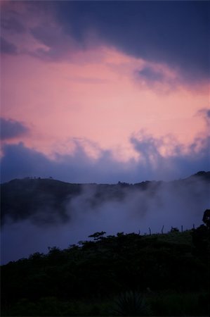 simsearch:862-08699699,k - Beautiful Costa Rica evening sunset near Monteverde Fotografie stock - Microstock e Abbonamento, Codice: 400-04215428
