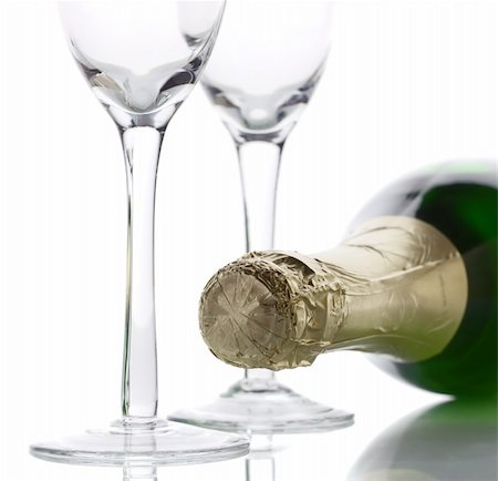 Champagne bottle with two empty glasses (high key lighting) Fotografie stock - Microstock e Abbonamento, Codice: 400-04215958