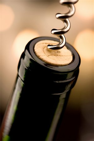 Opening a bottle of wine in celebration (shallow DOF) Fotografie stock - Microstock e Abbonamento, Codice: 400-04215952