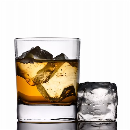 A drink on the rocks with ice-cube Fotografie stock - Microstock e Abbonamento, Codice: 400-04215965