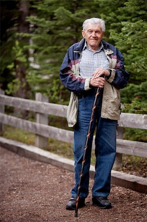 A senior man walking outdoors on a path Photographie de stock - Aubaine LD & Abonnement, Code: 400-04218004