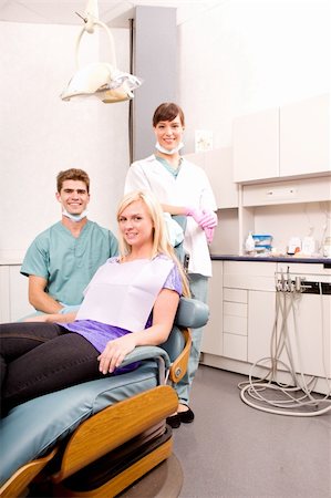 dental assistant (male) - A dental clinic with dentist, assistant and patient Foto de stock - Super Valor sin royalties y Suscripción, Código: 400-04218087