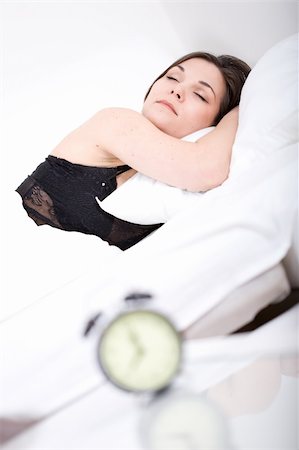 simsearch:6109-06194223,k - young adult woman sleeping in bed Foto de stock - Super Valor sin royalties y Suscripción, Código: 400-04218268