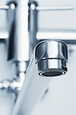 simsearch:400-05163117,k - beautiful close-up faucet in the modern bathroom Photographie de stock - Aubaine LD & Abonnement, Code: 400-04219324