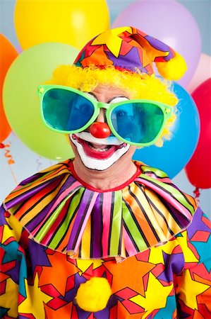simsearch:400-04408991,k - Funny birthday clown wearing over-sized novelty sunglasses. Foto de stock - Super Valor sin royalties y Suscripción, Código: 400-04219692