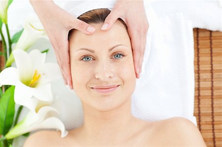 simsearch:400-04044944,k - Glowing woman having a head massage in a spa center Foto de stock - Royalty-Free Super Valor e Assinatura, Número: 400-04210126