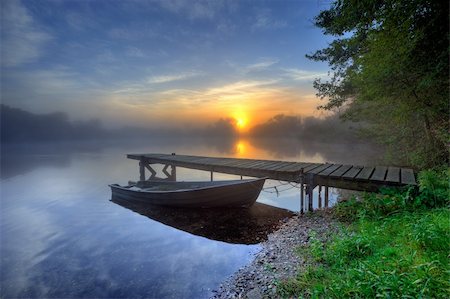 simsearch:400-04634653,k - sunrise at the pier with a boat and with a slight haze Fotografie stock - Microstock e Abbonamento, Codice: 400-04211680