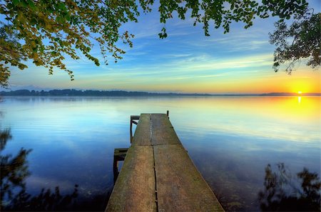 simsearch:400-04737108,k - sunrise on a pier with branch hanging out over the water Photographie de stock - Aubaine LD & Abonnement, Code: 400-04211698