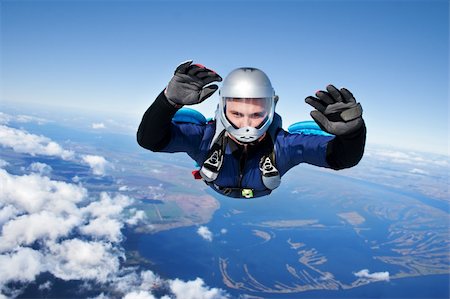 sky diver - Skydiver falls through the air Photographie de stock - Aubaine LD & Abonnement, Code: 400-04212233