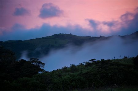 simsearch:862-08699699,k - Beautiful Costa Rica evening sunset near Monteverde Fotografie stock - Microstock e Abbonamento, Codice: 400-04212654