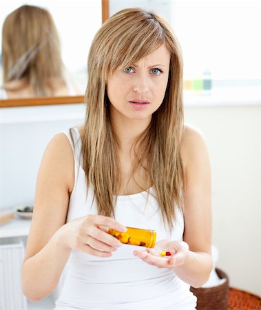 simsearch:400-05892402,k - Diseased woman holding pills in the bathroom at home Stock Photo - Budget Royalty-Free & Subscription, Code: 400-04213050