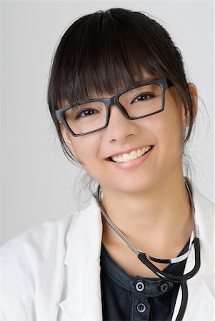 simsearch:400-04255435,k - Chinese doctor of female with smiling face. Foto de stock - Super Valor sin royalties y Suscripción, Código: 400-04224417