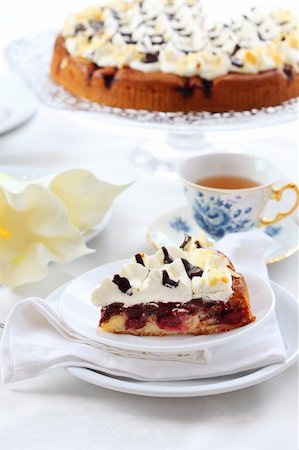 simsearch:400-04322996,k - Delicious cherry sponge cake with cream with cup of tea Foto de stock - Royalty-Free Super Valor e Assinatura, Número: 400-04224970