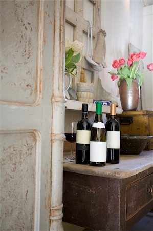 Wine tasting in a vintage, rustic tuscany farmhouse Fotografie stock - Microstock e Abbonamento, Codice: 400-04225713