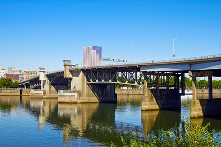 simsearch:400-04748524,k - Morrsion Bridge Over Willamette River in Portland Oregon Stock Photo - Budget Royalty-Free & Subscription, Code: 400-04226394