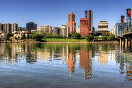 simsearch:400-04748524,k - Portland Oregon Downtown Skyline and Hawthorne Bridge Reflection Stock Photo - Budget Royalty-Free & Subscription, Code: 400-04226399