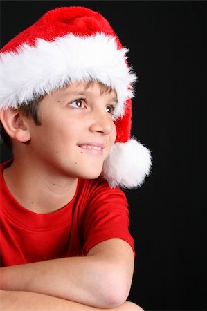 simsearch:400-04234249,k - Young boy wearing a red shirt and christmas hat Stockbilder - Microstock & Abonnement, Bildnummer: 400-04226761