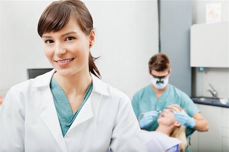 dental assistant (male) - Portrait of a dental assistant smiling with dentistry work in the background Foto de stock - Super Valor sin royalties y Suscripción, Código: 400-04227109