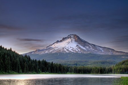 Mount Hood by Trillium Lake at Sunset in Oregon 5 Fotografie stock - Microstock e Abbonamento, Codice: 400-04228346